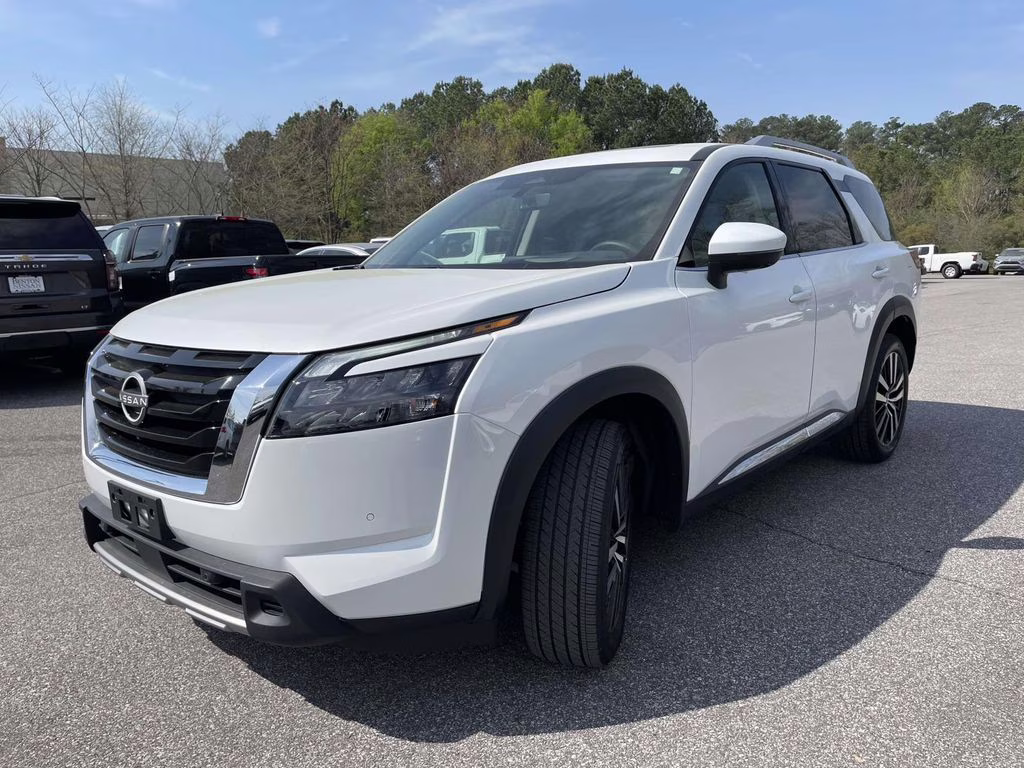 2025 Everest White Pearl Tricoat Nissan Pathfinder Platinum FWD SUV