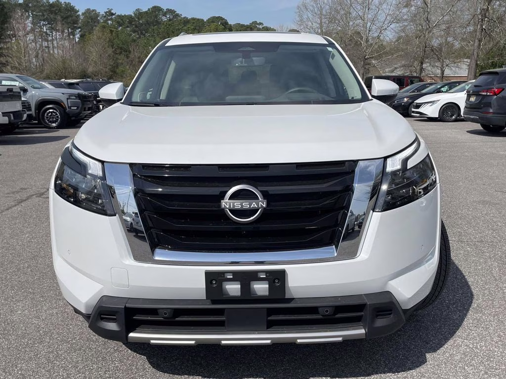 2025 Everest White Pearl Tricoat Nissan Pathfinder Platinum FWD SUV