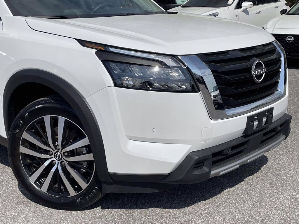 2025 Everest White Pearl Tricoat Nissan Pathfinder Platinum FWD SUV