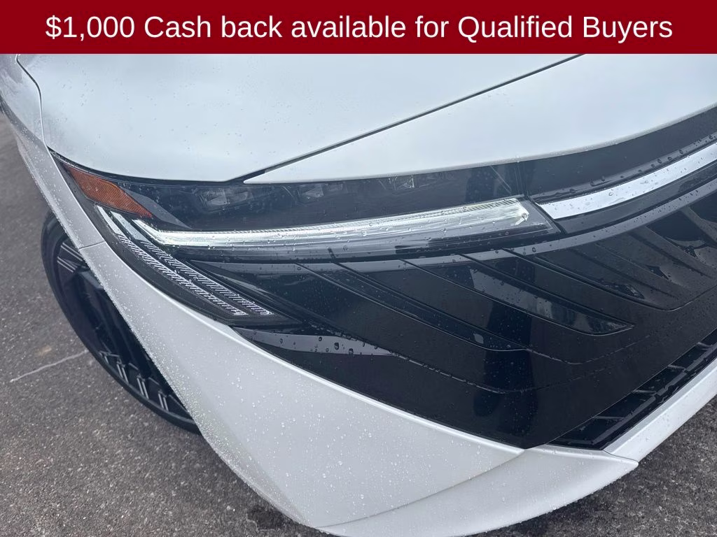 2026 Aspen White/Super Black Nissan Sentra SR FWD Sedan