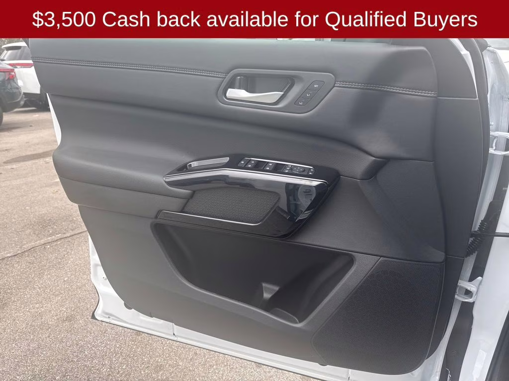 2026 Everest White Pearl Tricoat Nissan Pathfinder Platinum FWD SUV