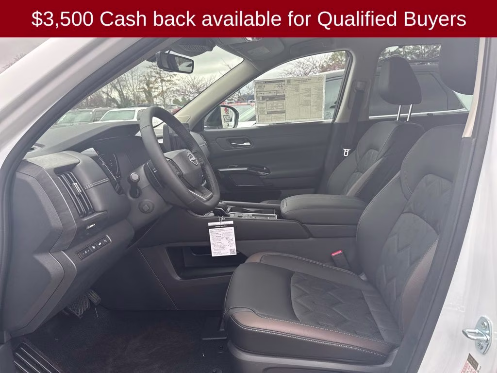 2026 Everest White Pearl Tricoat Nissan Pathfinder Platinum FWD SUV