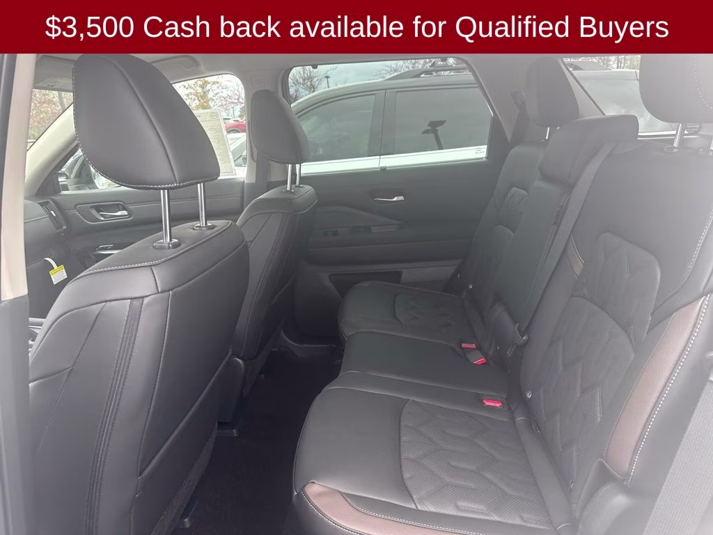 2026 Everest White Pearl Tricoat Nissan Pathfinder Platinum FWD SUV