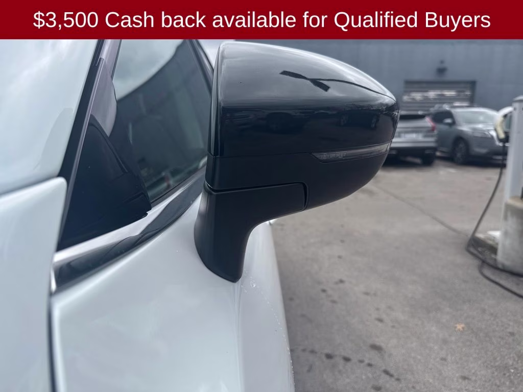 2026 Everest White Pearl Tricoat Nissan Pathfinder Platinum FWD SUV