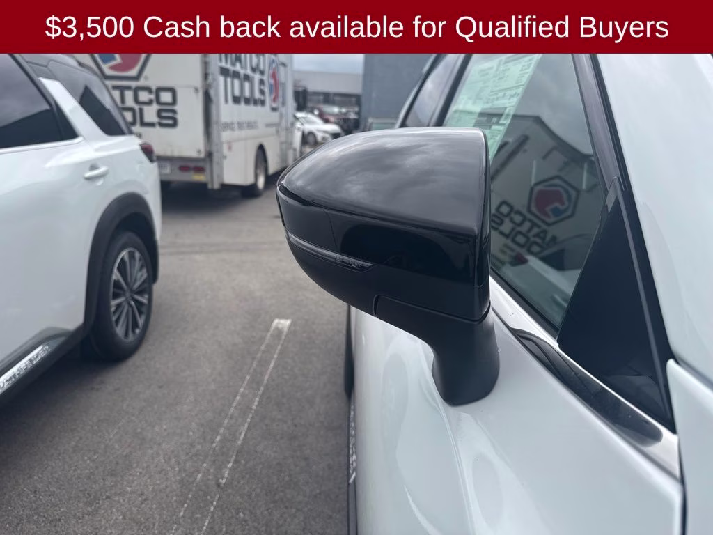 2026 Everest White Pearl Tricoat Nissan Pathfinder Platinum FWD SUV
