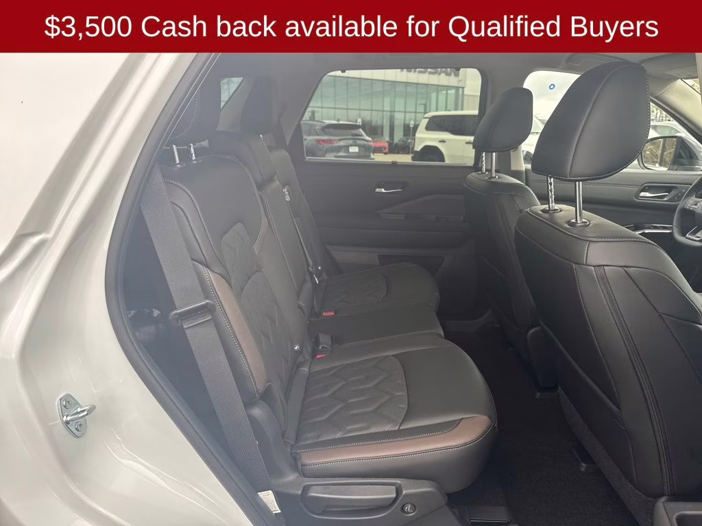 2026 Everest White Pearl Tricoat Nissan Pathfinder Platinum FWD SUV