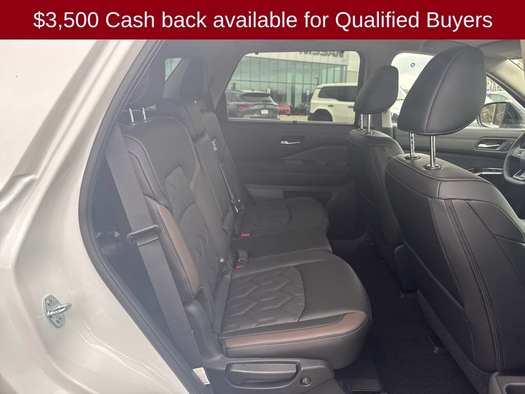 2026 Everest White Pearl Tricoat Nissan Pathfinder Platinum FWD SUV