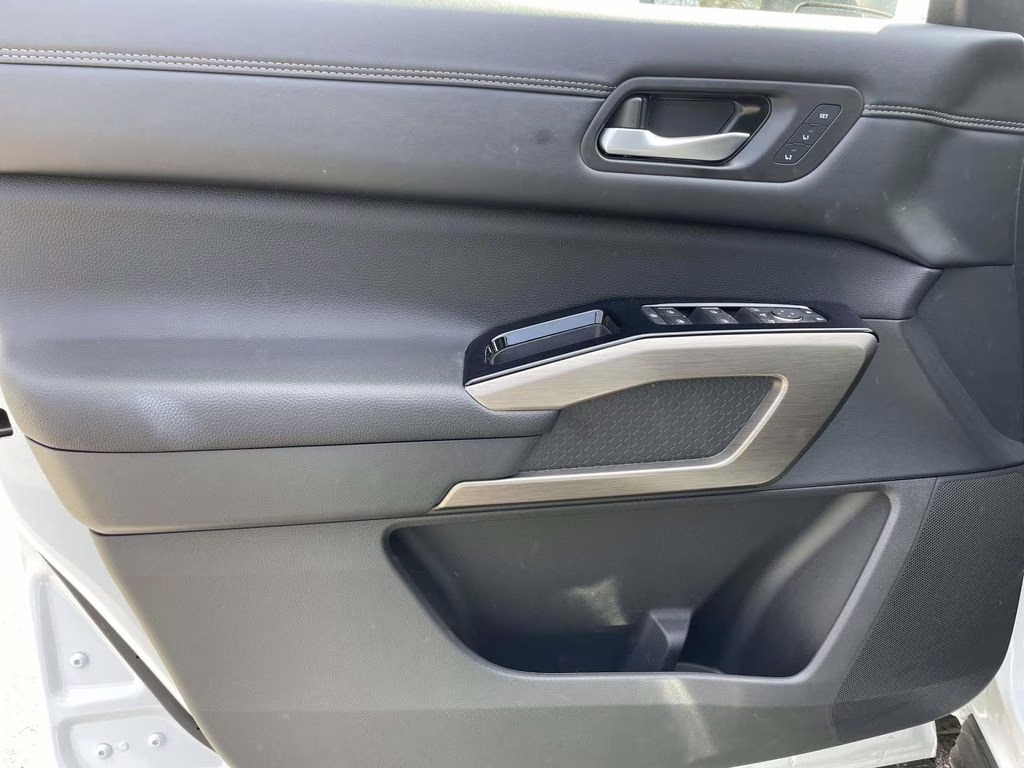 2025 Everest White Pearl Tricoat Nissan Pathfinder Platinum FWD SUV