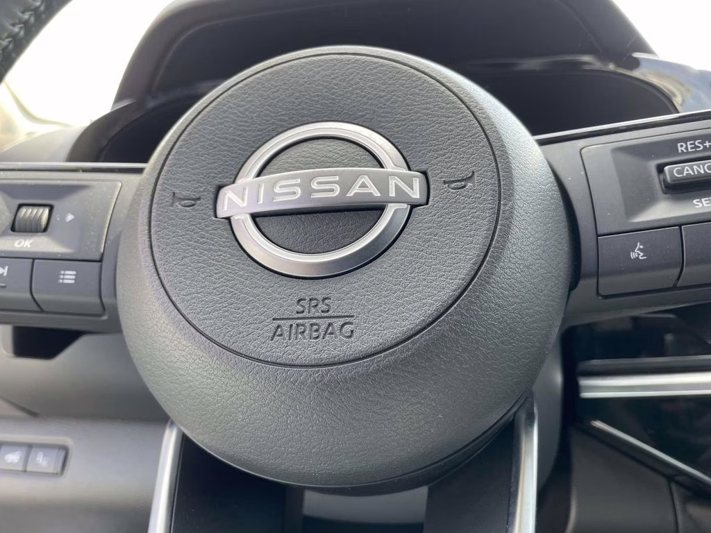 2025 Everest White Pearl Tricoat Nissan Pathfinder Platinum FWD SUV