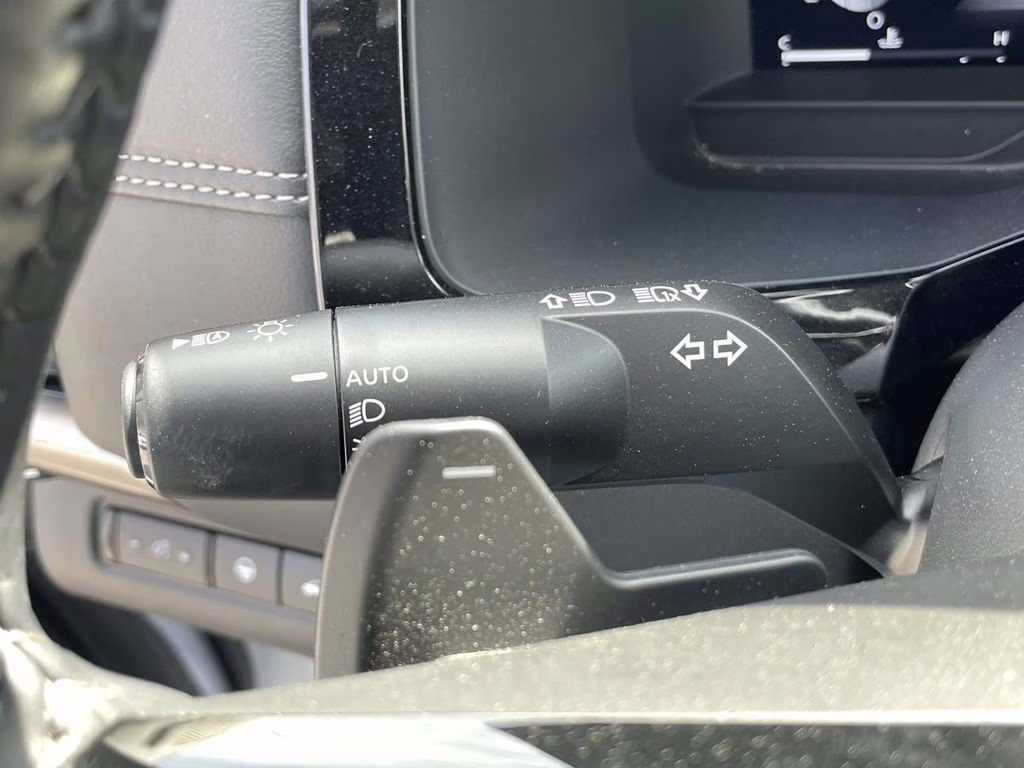 2025 Everest White Pearl Tricoat Nissan Pathfinder Platinum FWD SUV