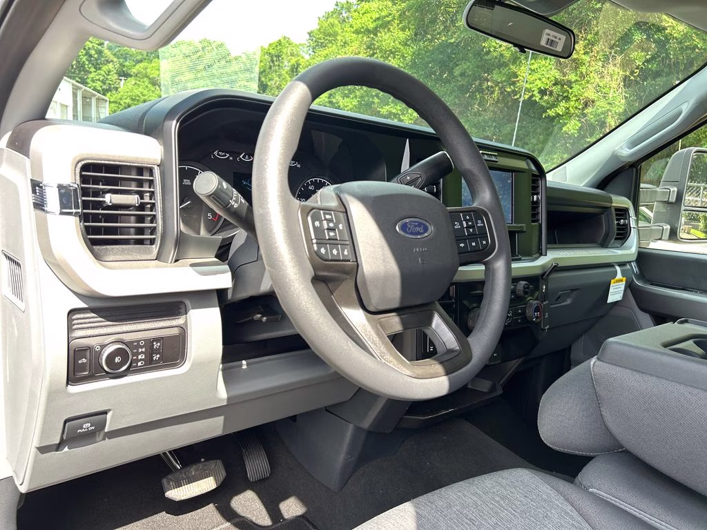 2026 Oxford White Ford Super Duty F-250 SRW XL 4X4 Truck