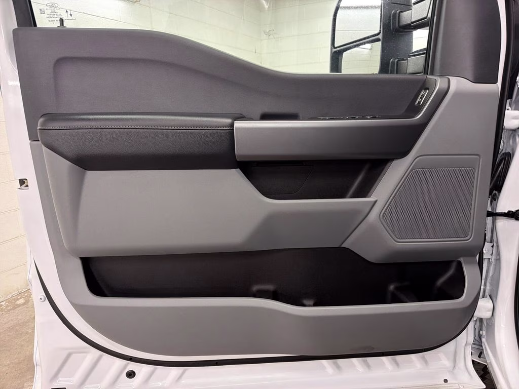 2026 Oxford White Ford Super Duty F-250 SRW XL 4X4 Truck