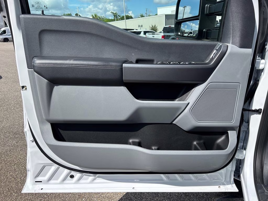 2026 Oxford White Ford Super Duty F-250 SRW XL 4X4 Truck