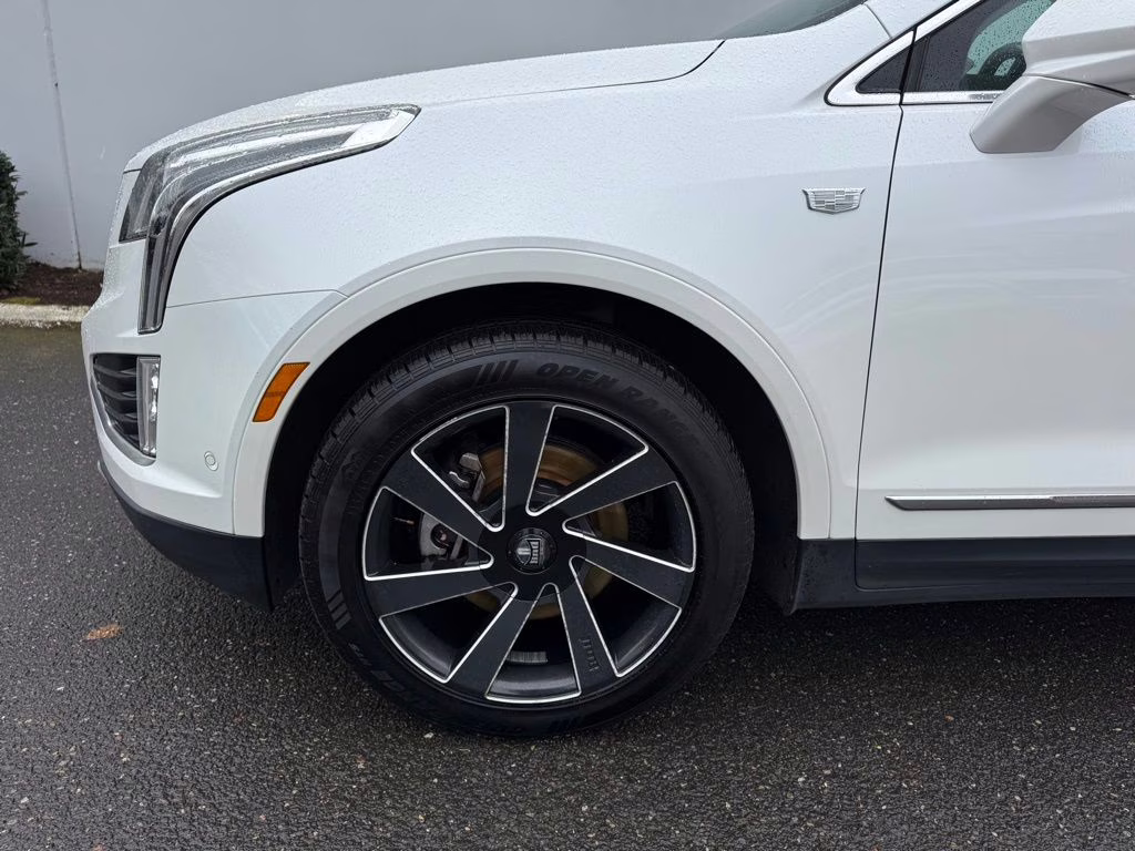 2017 Crystal White Tricoat Cadillac XT5 Platinum AWD SUV