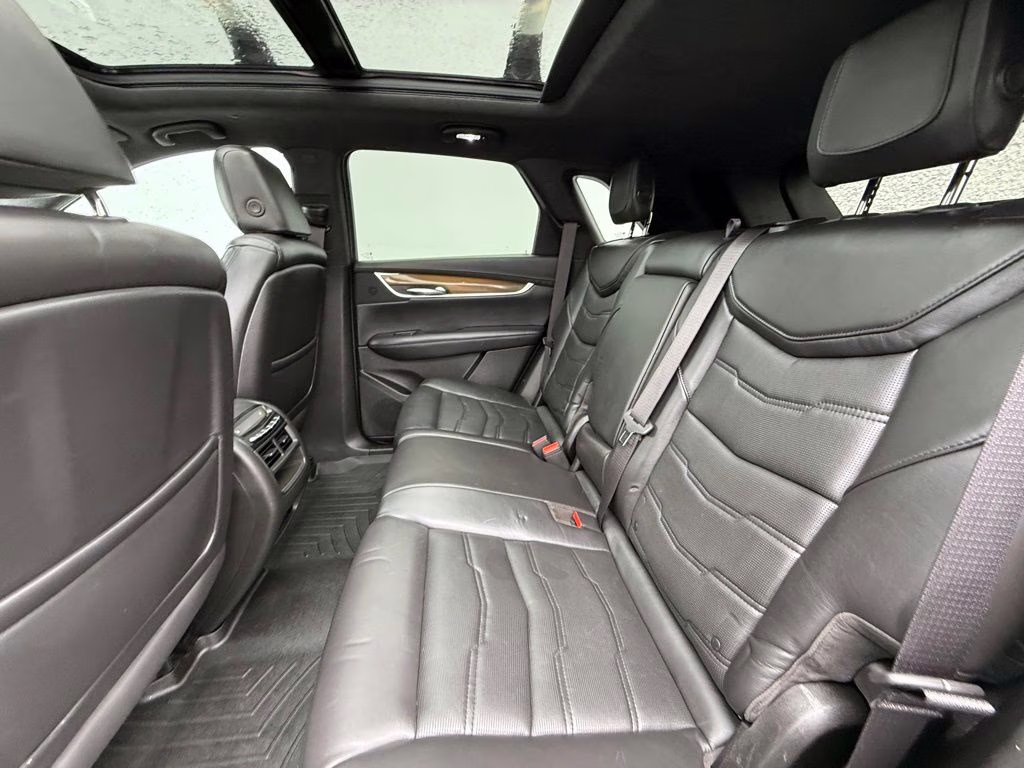 2017 Crystal White Tricoat Cadillac XT5 Platinum AWD SUV