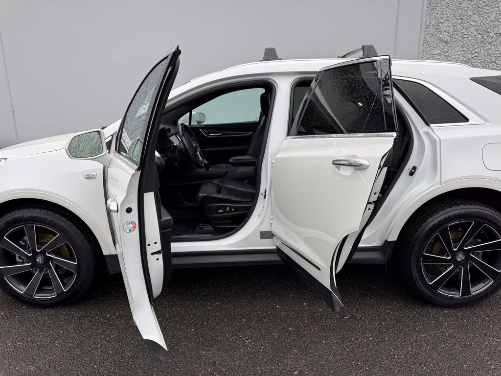 2017 Crystal White Tricoat Cadillac XT5 Platinum AWD SUV