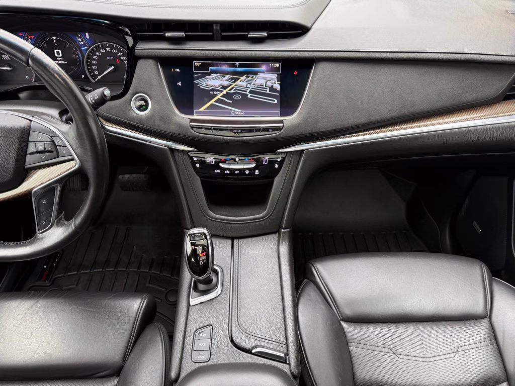 2017 Crystal White Tricoat Cadillac XT5 Platinum AWD SUV