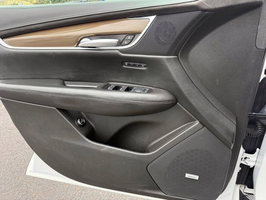 2017 Crystal White Tricoat Cadillac XT5 Platinum AWD SUV