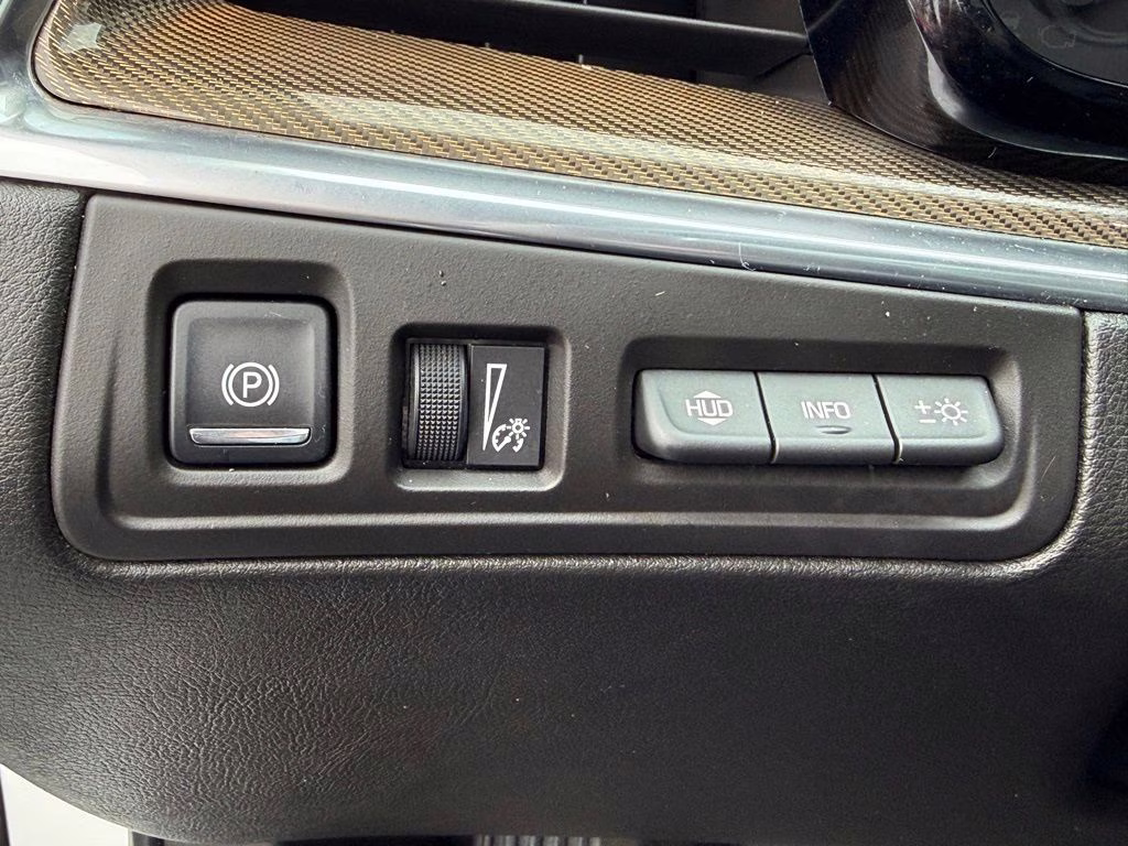 2017 Crystal White Tricoat Cadillac XT5 Platinum AWD SUV