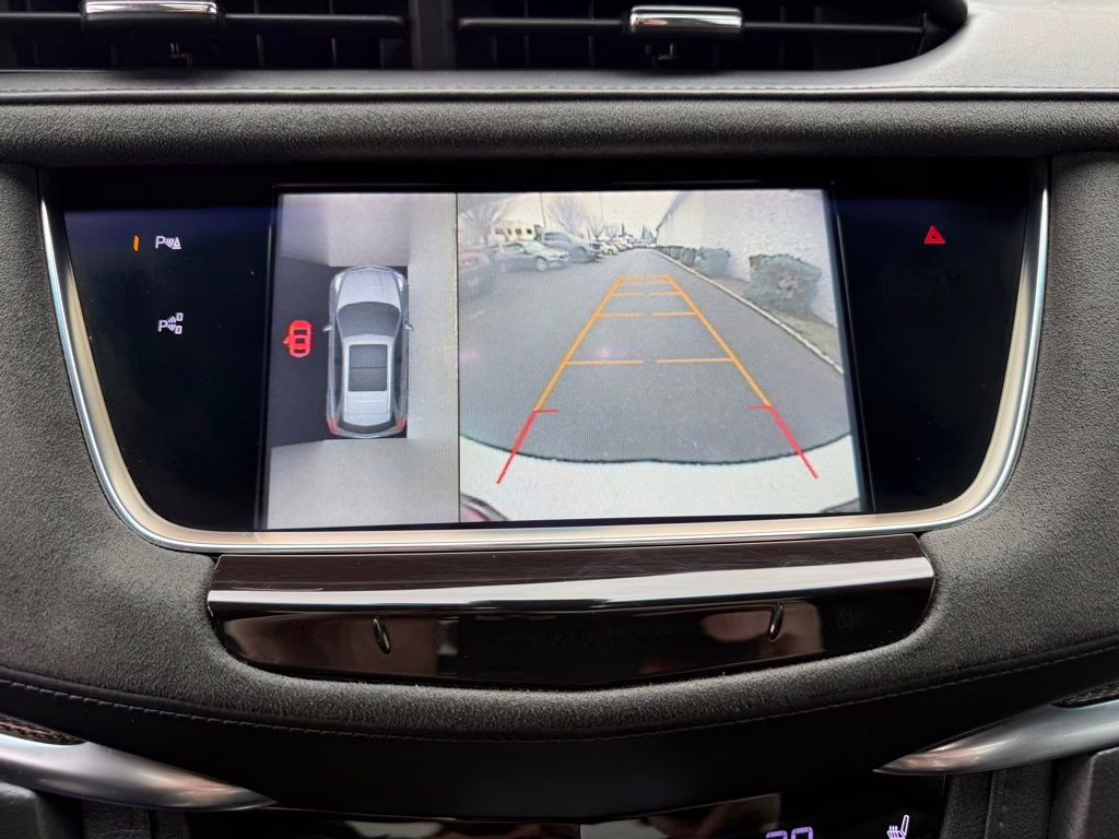 2017 Crystal White Tricoat Cadillac XT5 Platinum AWD SUV