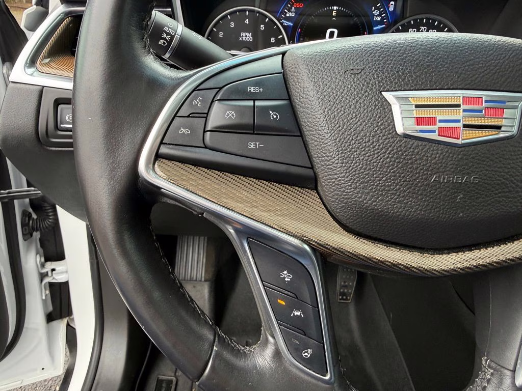 2017 Crystal White Tricoat Cadillac XT5 Platinum AWD SUV