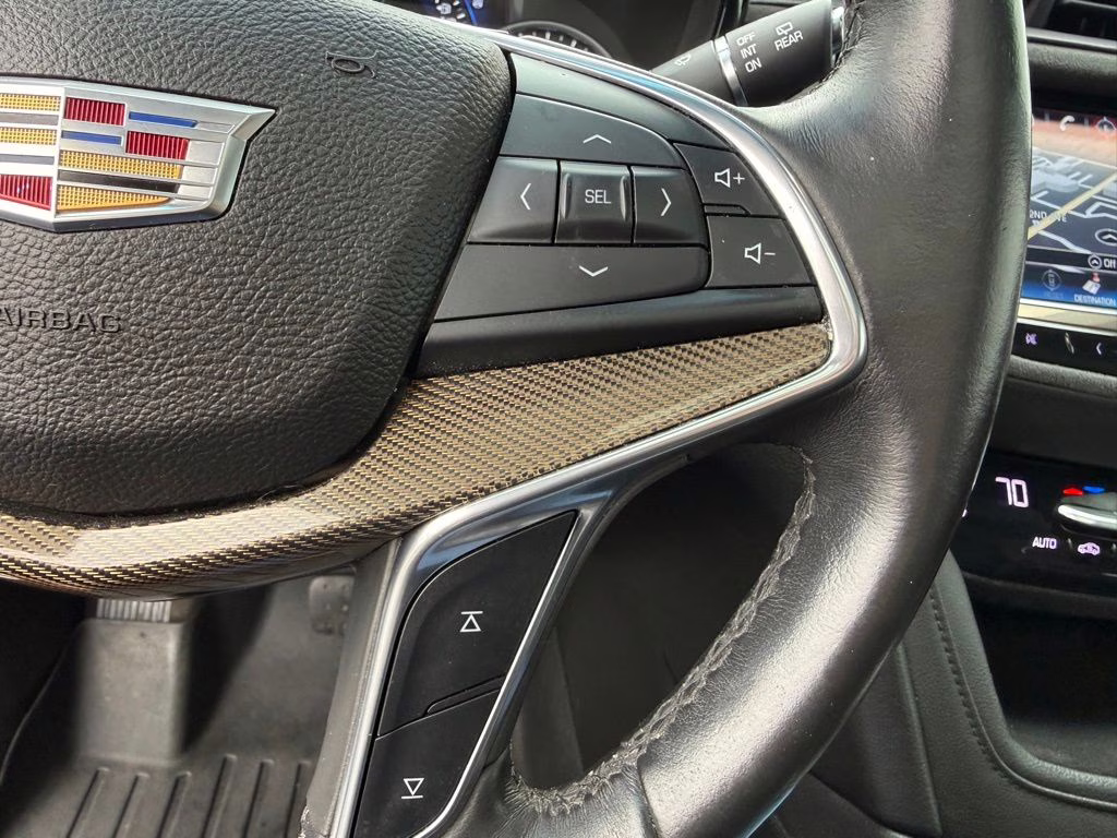 2017 Crystal White Tricoat Cadillac XT5 Platinum AWD SUV