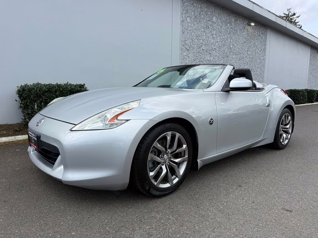 2010 Brilliant Silver Metallic Nissan 370Z Base RWD Convertible