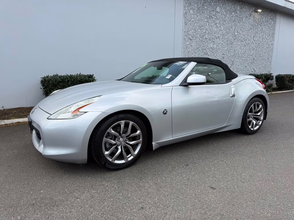 2010 Brilliant Silver Metallic Nissan 370Z Base RWD Convertible