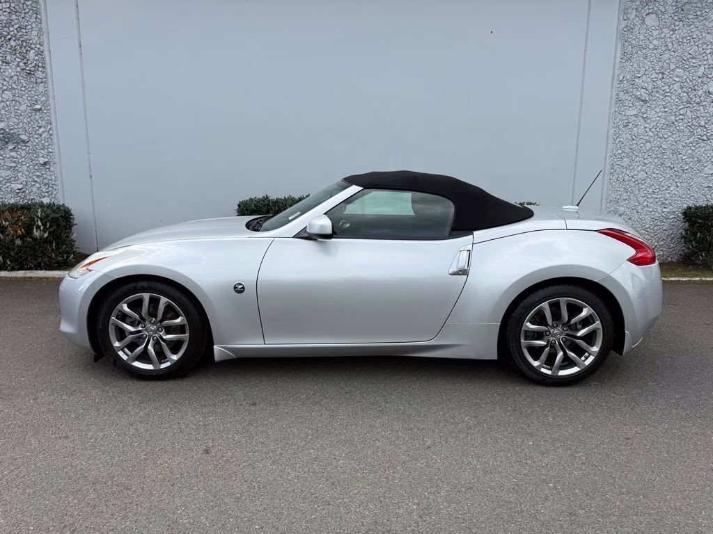 2010 Brilliant Silver Metallic Nissan 370Z Base RWD Convertible