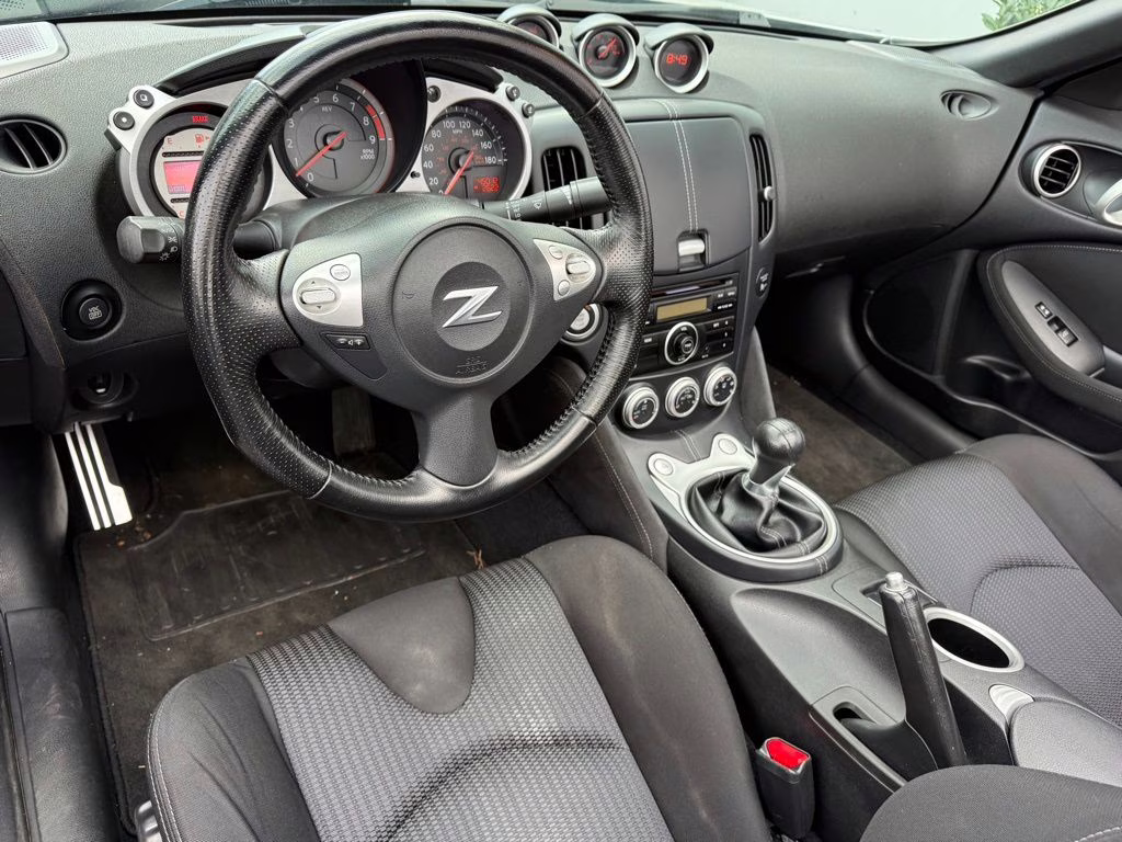 2010 Brilliant Silver Metallic Nissan 370Z Base RWD Convertible