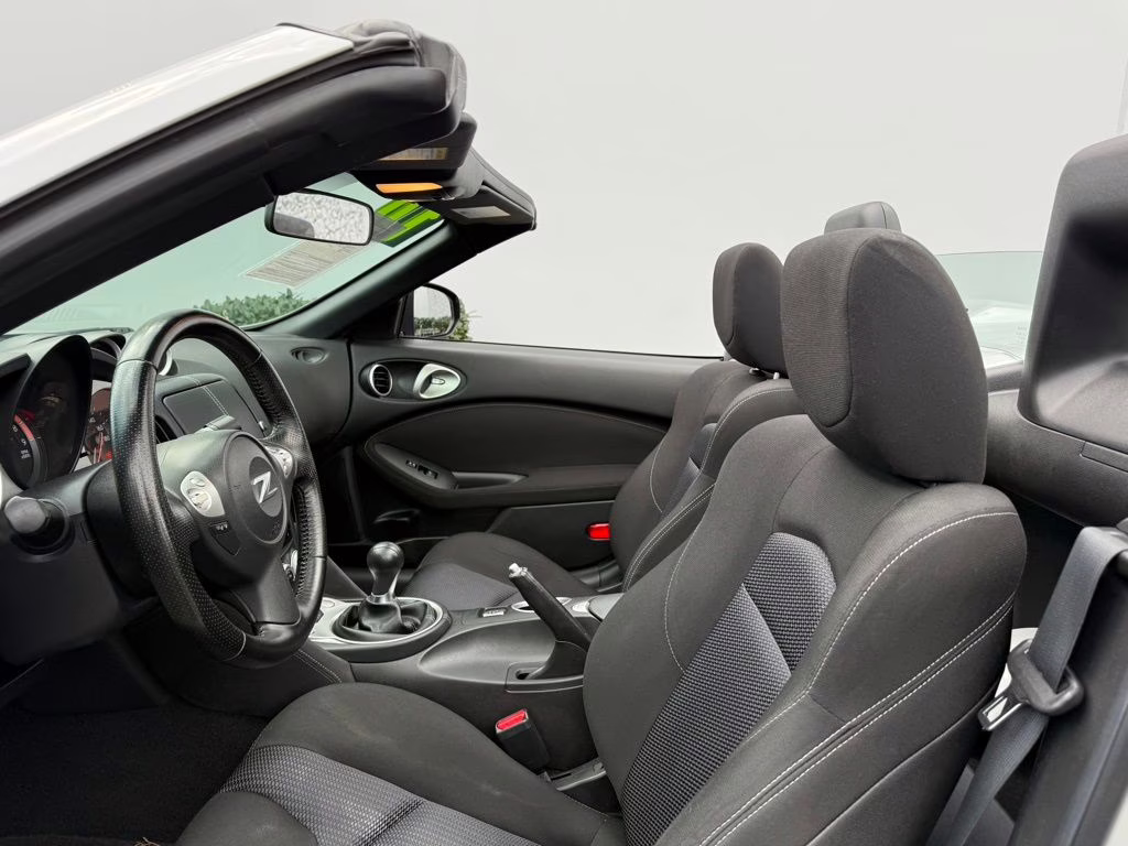 2010 Brilliant Silver Metallic Nissan 370Z Base RWD Convertible