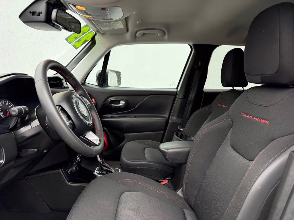 2023 Alpine White Clearcoat Jeep Renegade Trailhawk 4X4 SUV