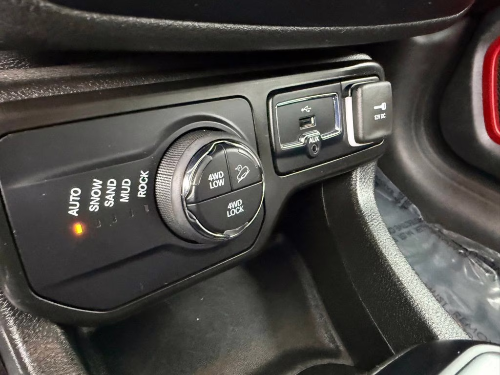 2023 Alpine White Clearcoat Jeep Renegade Trailhawk 4X4 SUV