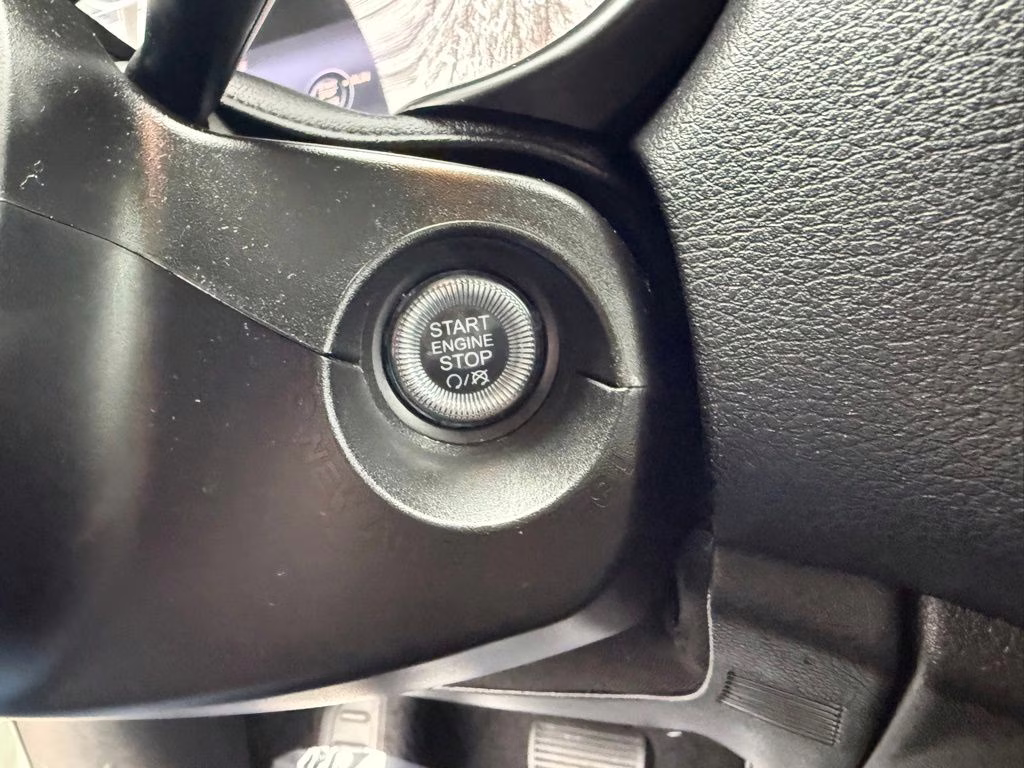 2023 Alpine White Clearcoat Jeep Renegade Trailhawk 4X4 SUV