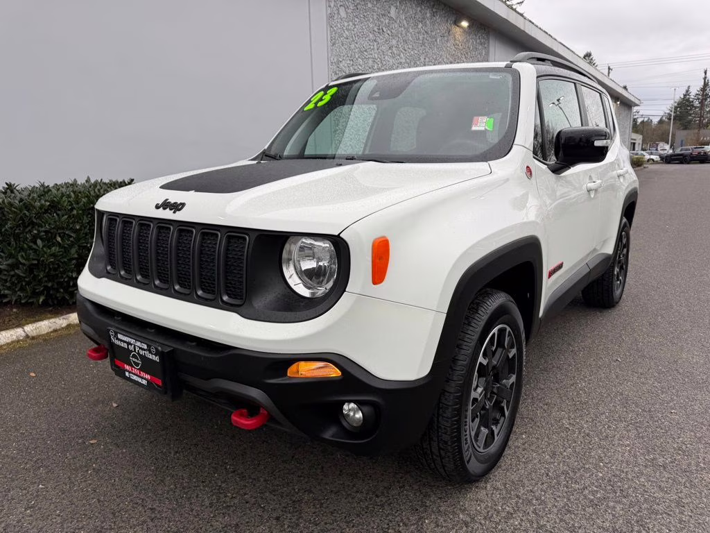 2023 Alpine White Clearcoat Jeep Renegade Trailhawk 4X4 SUV