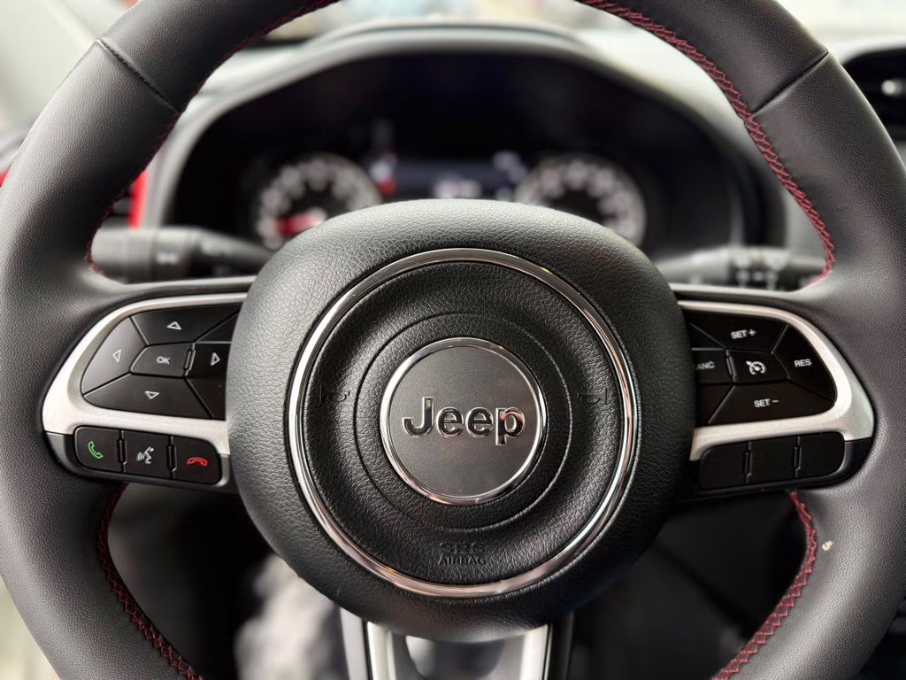 2023 Alpine White Clearcoat Jeep Renegade Trailhawk 4X4 SUV