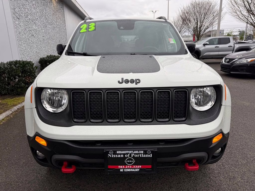 2023 Alpine White Clearcoat Jeep Renegade Trailhawk 4X4 SUV