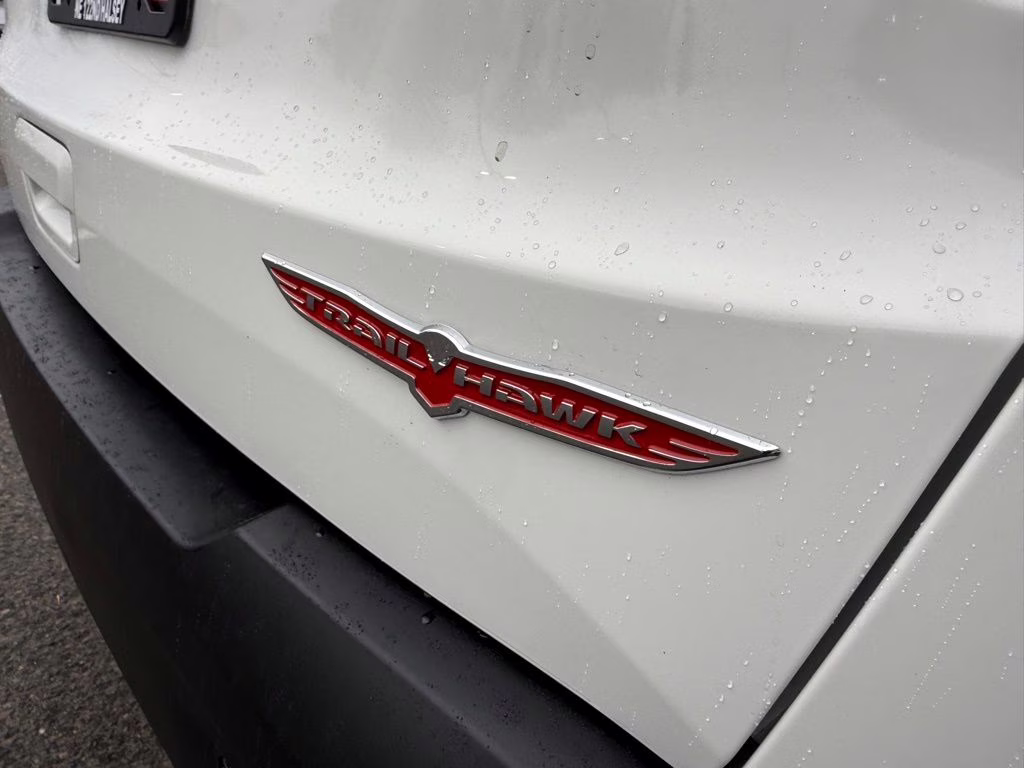 2023 Alpine White Clearcoat Jeep Renegade Trailhawk 4X4 SUV