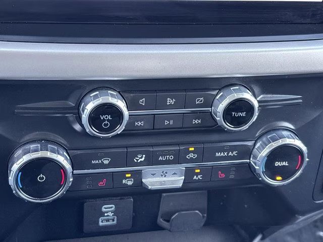 2022 Oxford White Ford F-150 XLT 4X4 Truck
