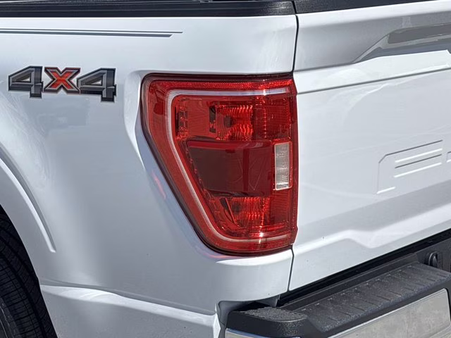 2022 Oxford White Ford F-150 XLT 4X4 Truck