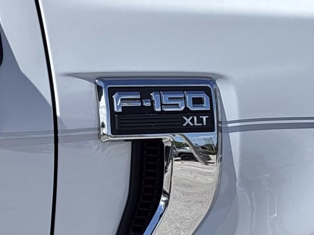 2022 Oxford White Ford F-150 XLT 4X4 Truck