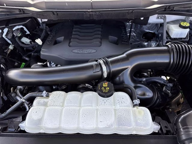 2022 Oxford White Ford F-150 XLT 4X4 Truck