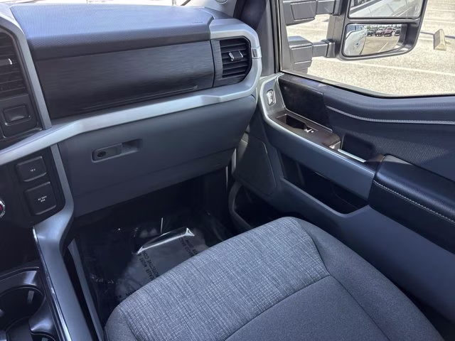 2023 Oxford White Ford F-150 XLT 4X4 Truck