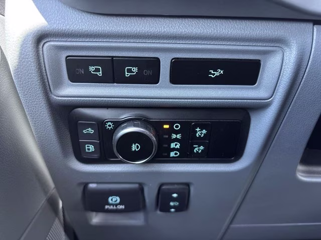 2023 Oxford White Ford F-150 XLT 4X4 Truck