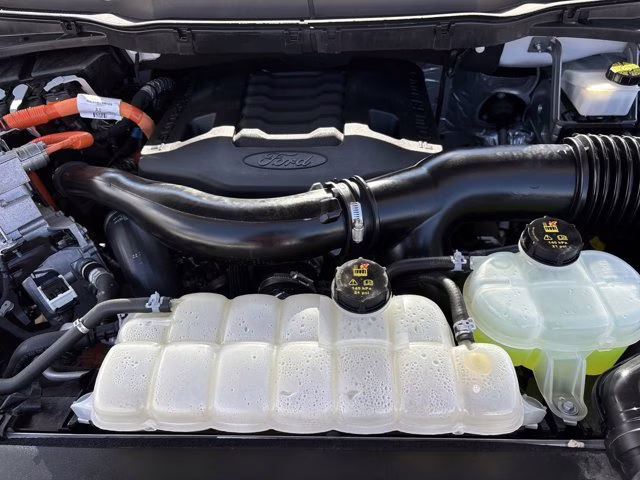 2023 Oxford White Ford F-150 XLT 4X4 Truck