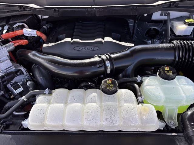 2023 Oxford White Ford F-150 XLT 4X4 Truck
