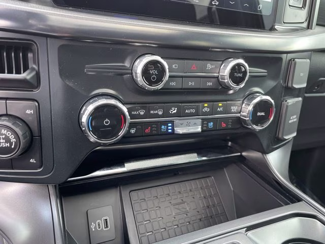 2026 Black Metallic Ford F-150 LARIAT 4X4 Truck