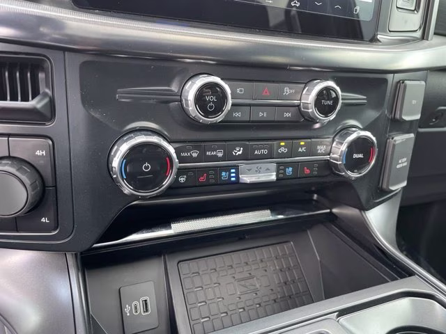 2026 Black Metallic Ford F-150 LARIAT 4X4 Truck