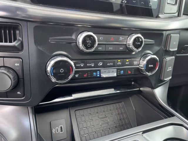 2026 Black Metallic Ford F-150 LARIAT 4X4 Truck