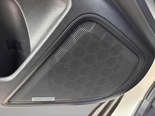 2023 Crystal White Pearl Subaru Outback Limited AWD SUV